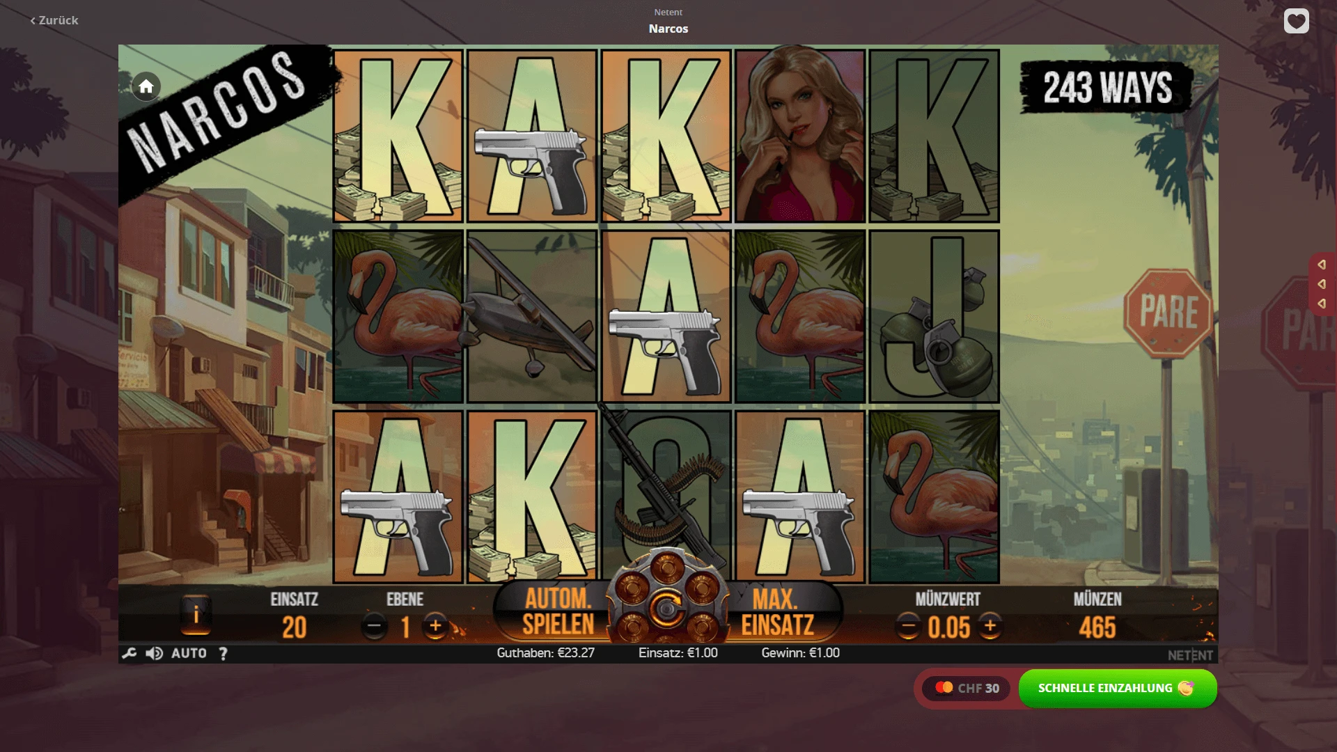 Narcos Screenshot Narcos Slot-Raster einer Stadt im Hintergrund, Buchstabensymbole, Pistolen und einer blonden Frau mit einem Stift im Mund.